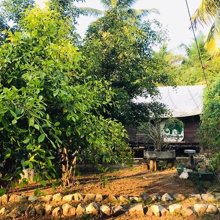 Aliya Riverside & Safari Resort Udawalawe Exterior foto