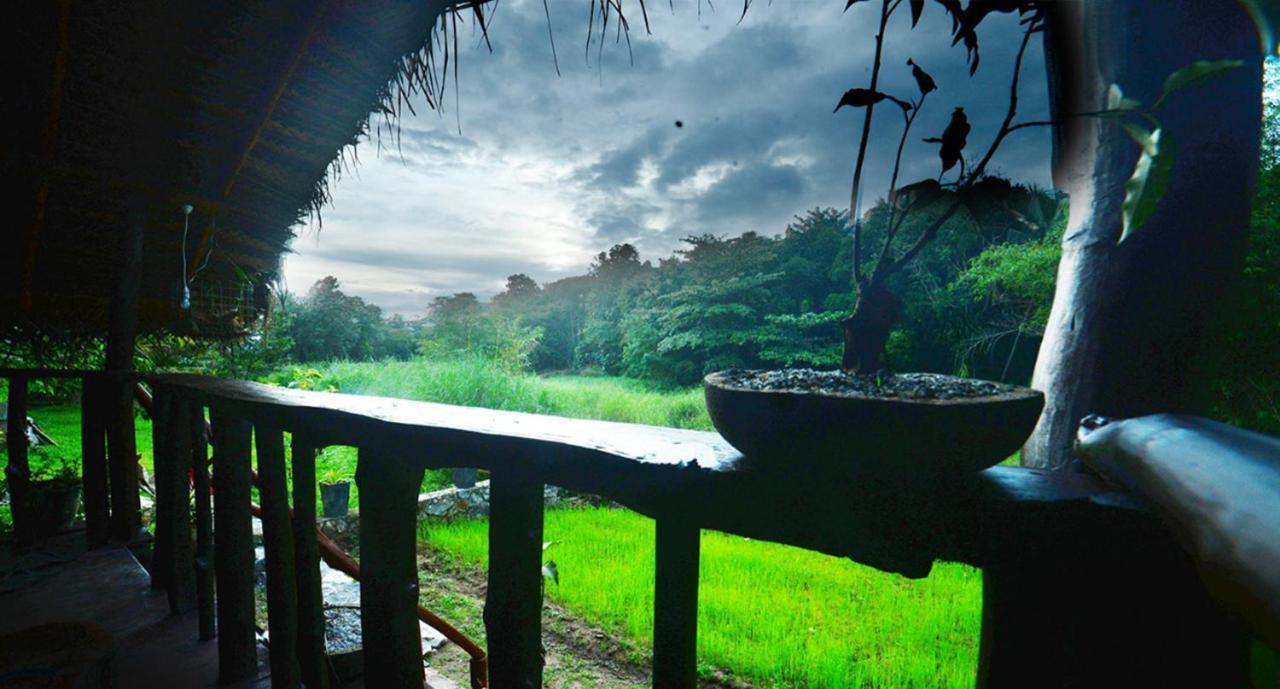 Aliya Riverside & Safari Resort Udawalawe Exterior foto
